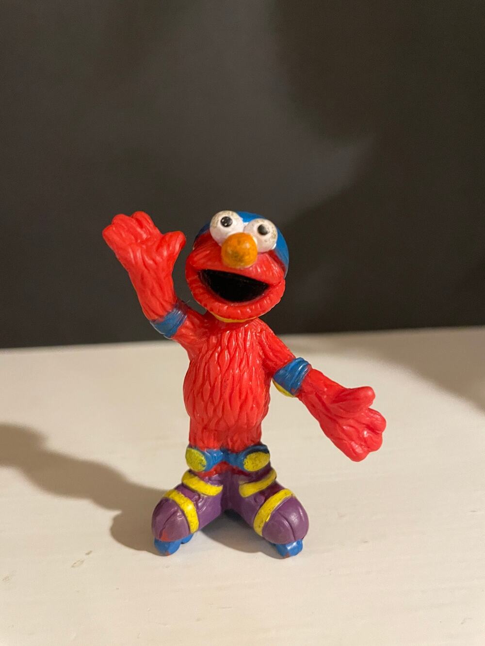ELMO Wearing ROLLER SKATES Vtg Sesame Street PVC Figure Cake Topper Toy 2.5"